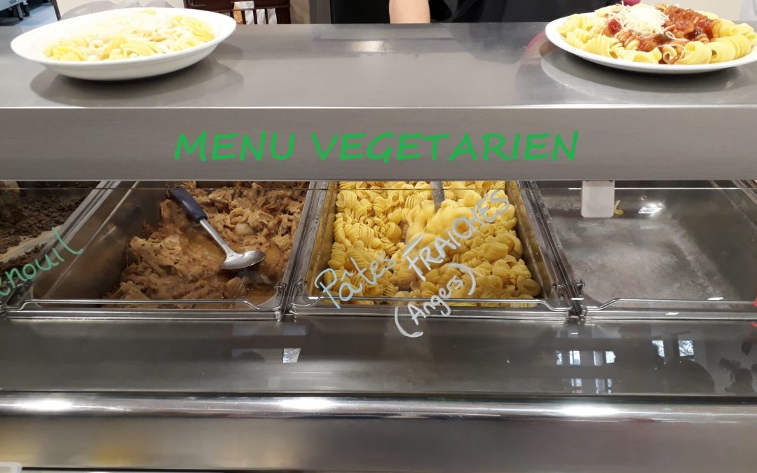 Un menu végétarien au restaurant scolaire